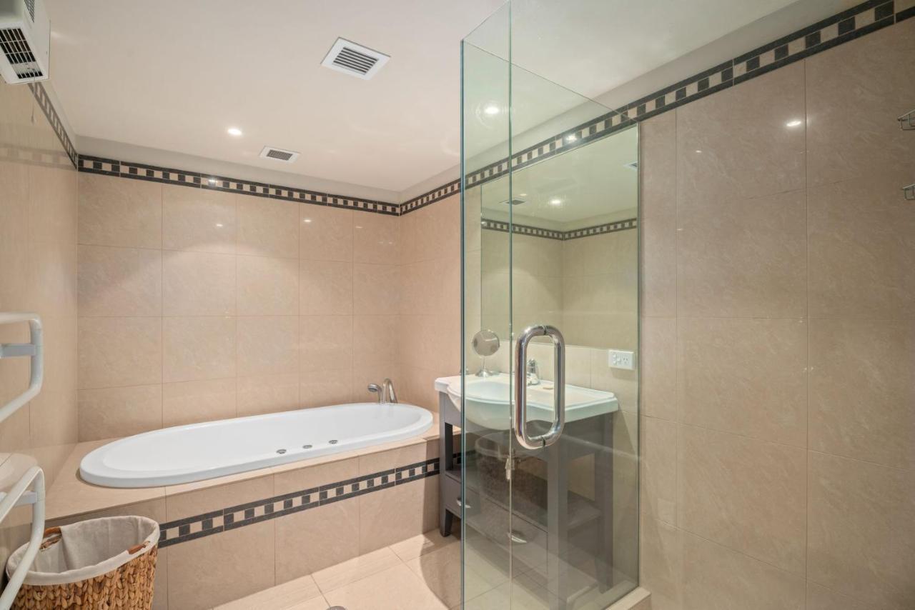The Village Green Apartment Queenstown Bagian luar foto